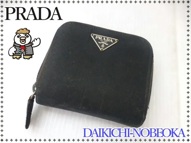 PRADA 　コンパクトな財布