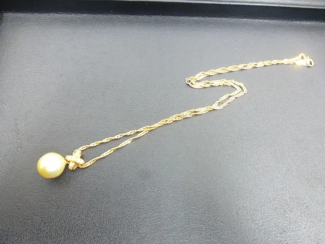 ネックレス　ゴールド